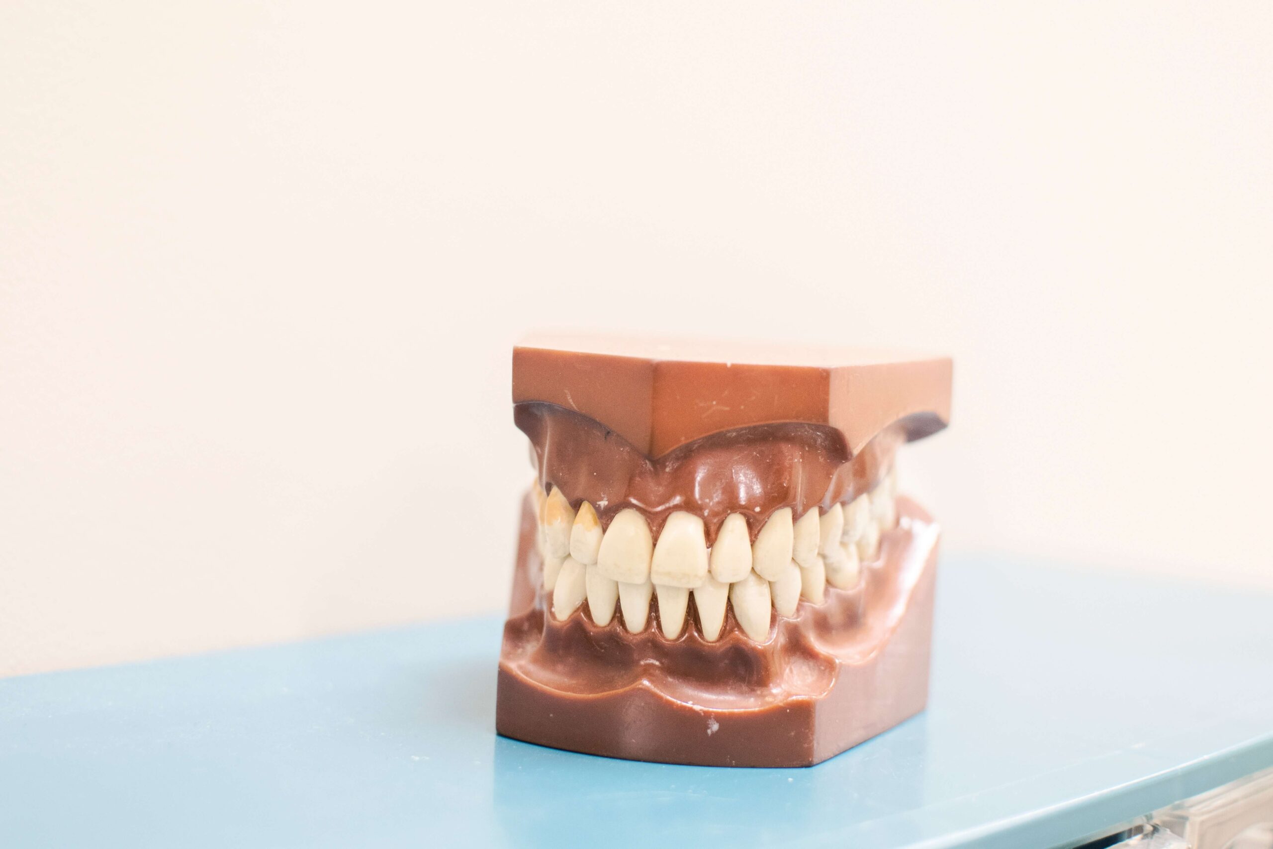Read More About The Article Can Crowns Fix Crooked Teeth? How To Fix Crooked Teeth
