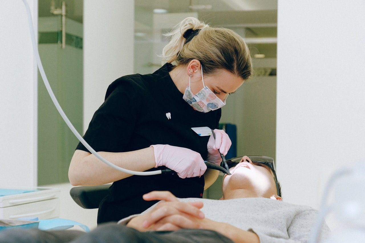 Read More About The Article What Causes Cavities / Tooth Decay?