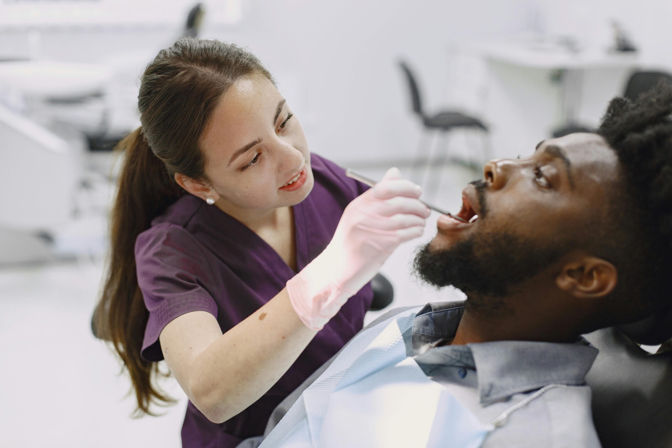 Read More About The Article Transforming Smiles: The Marvels Of Teeth Bonding And White Fillings