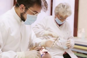 Read More About The Article Teeth Bonding Vs Veneers For A Beautiful Smile