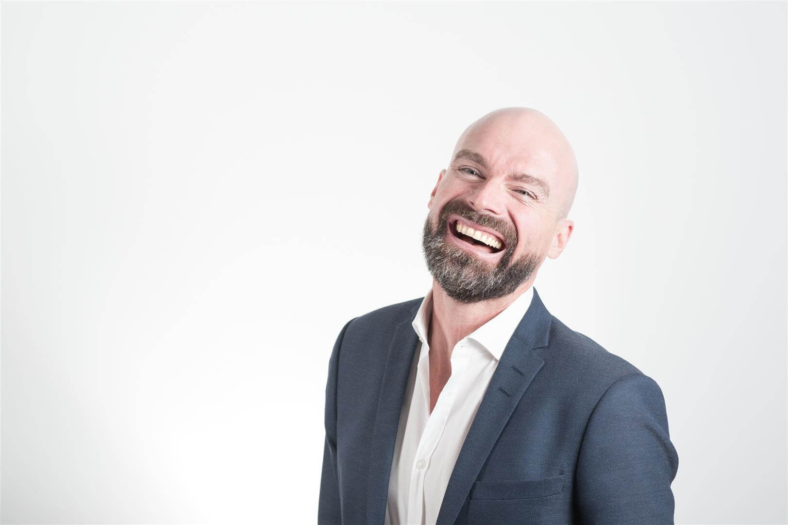 The Pros And Cons Of Veneer Teeth Read More About The Article The Pros And Cons Of Veneer Teeth